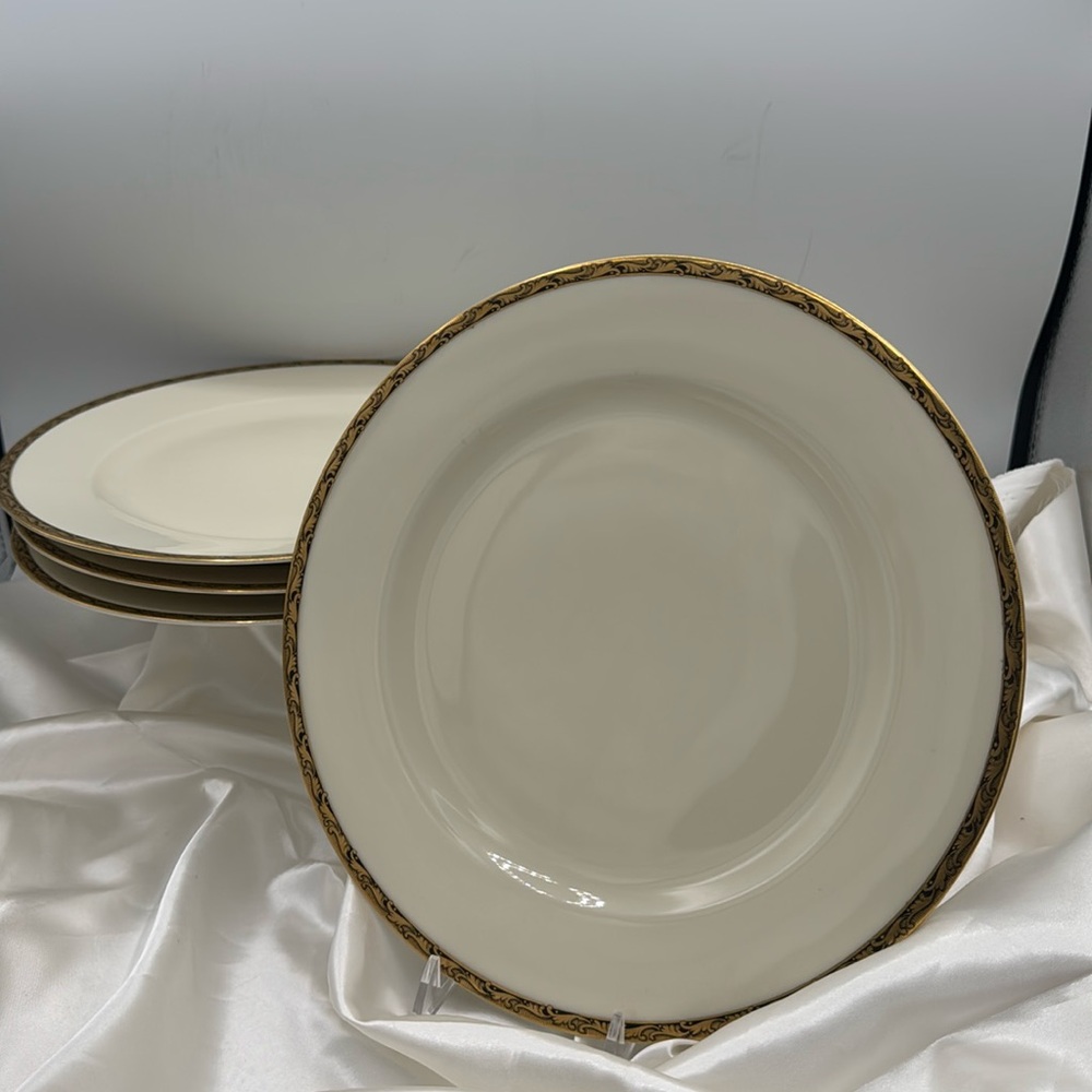 KPM “Royal Ivory” Dinner Plate
